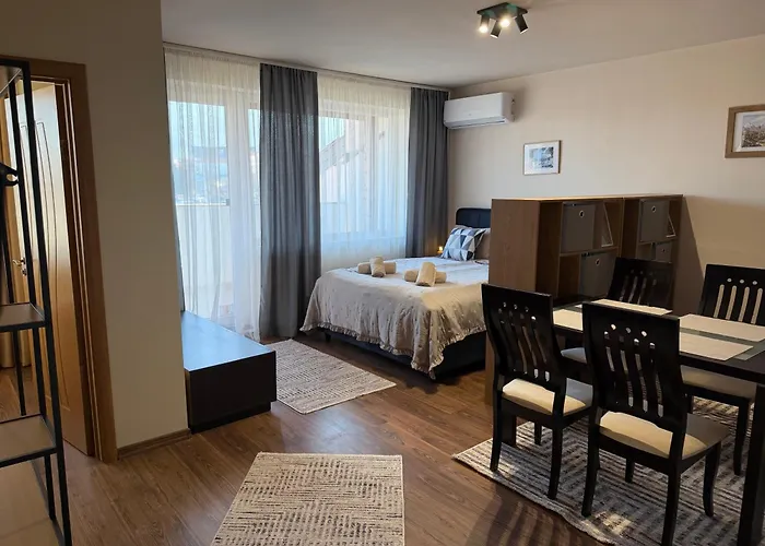 Royal Towers Lift View Apartament