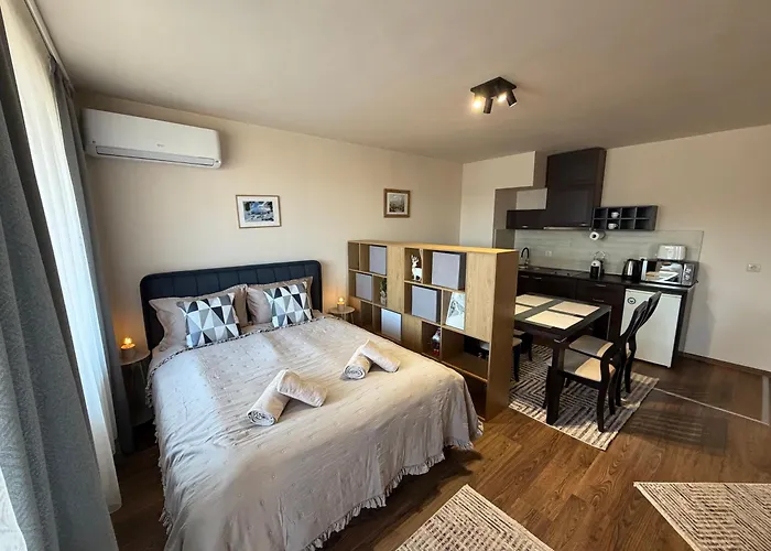 Royal Towers Lift View アパート